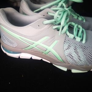 ASICS Trainer in Teal, Size 9